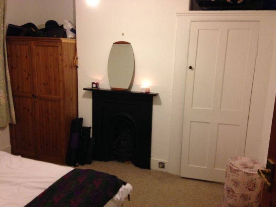 Wardrobe and built in wardrobe with shelving