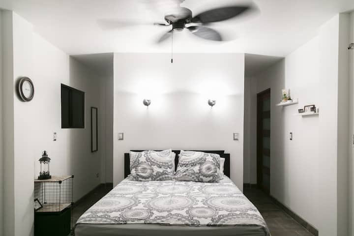 Camera da letto principale al 1 ° piano con bagno privato
