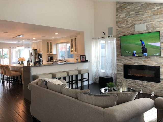 Modern Kitchen Zen Backyard Putting Green with AC