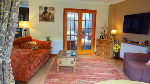 Popular Airbnb listing: Ness-side Hideaway, Inverness + Breakfast in Inverness Ness Side