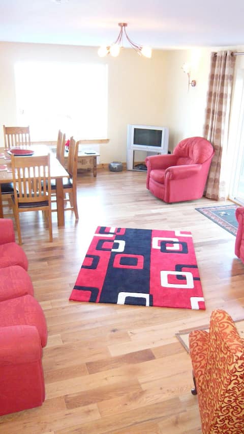 Top performing Airbnb: Tigh Beag. Holiday cottage by the sea. in Strath