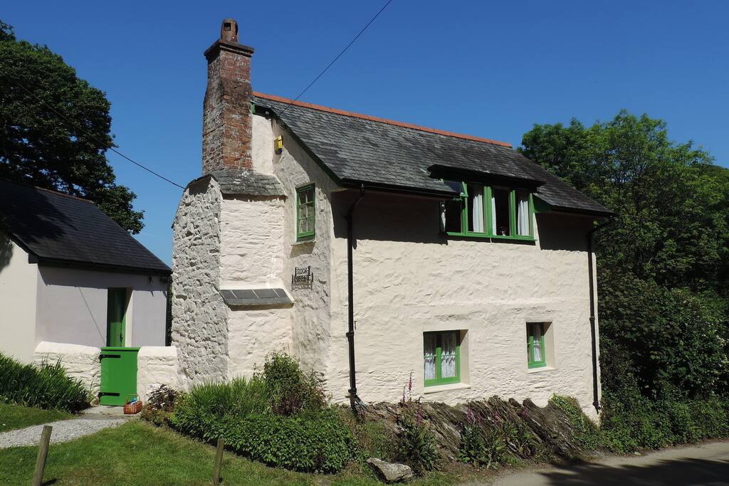 16c waterside retreat, private with no neighbours