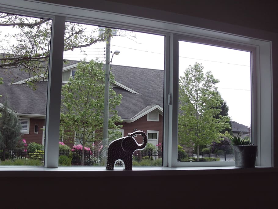 An elephant with it's trunk raised is always an indication of good luck!!!!