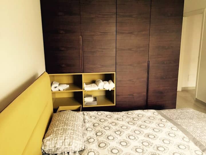 Chambre principale / Master bed room with bath room inside.