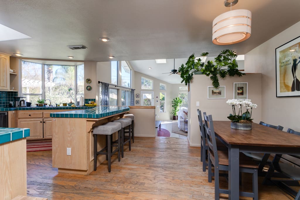 Breakfast nook & bar seating in kitchen.