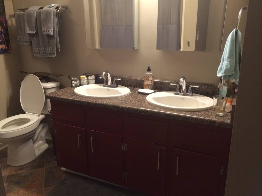 Double-sink in the bathroom