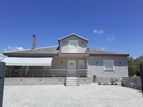 Charming detached house 300m far from the sea