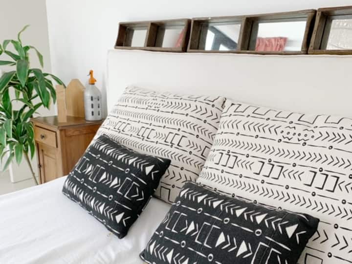 חדר 2: מיטה זוגית/ מזגן