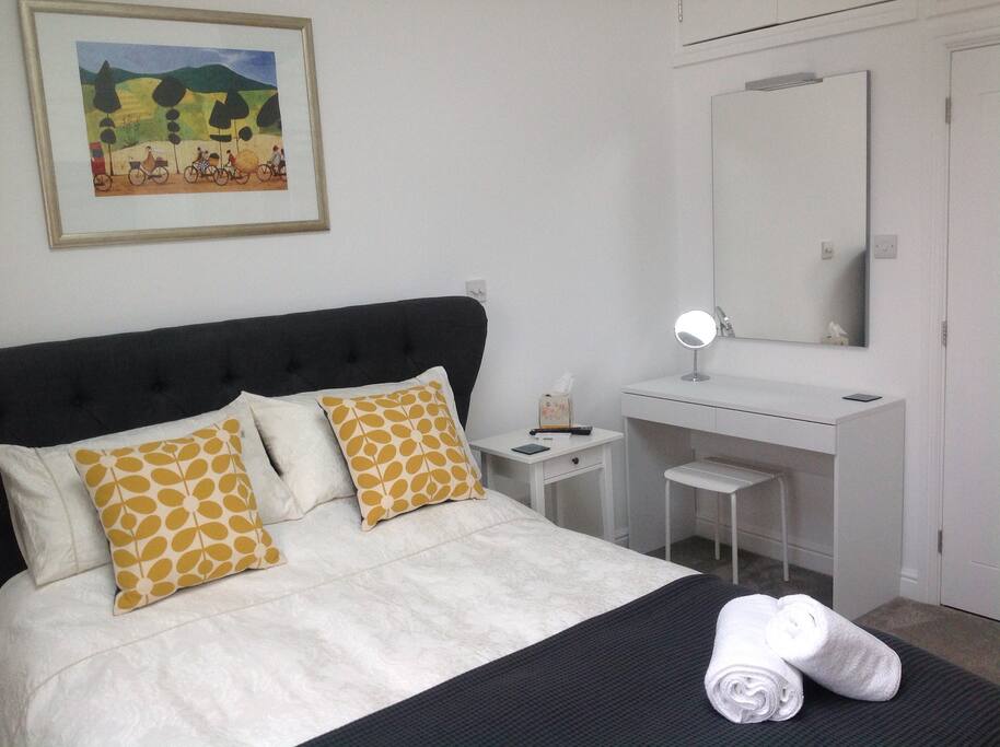Clean, comfy kingside bed