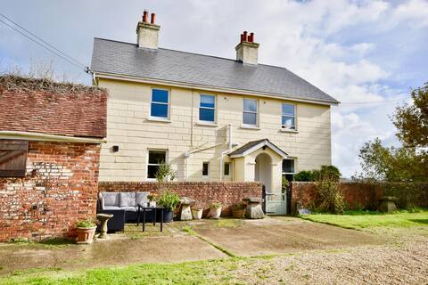 Spacious Farmhouse for relaxing holidays.  Cowes