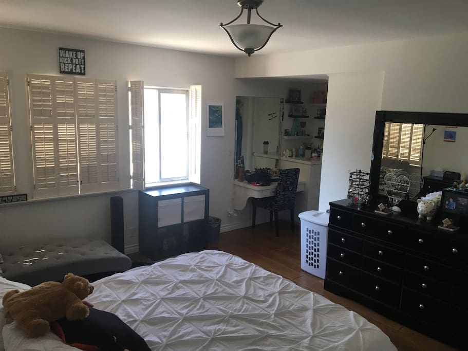Has a lot of windows, very sunny!