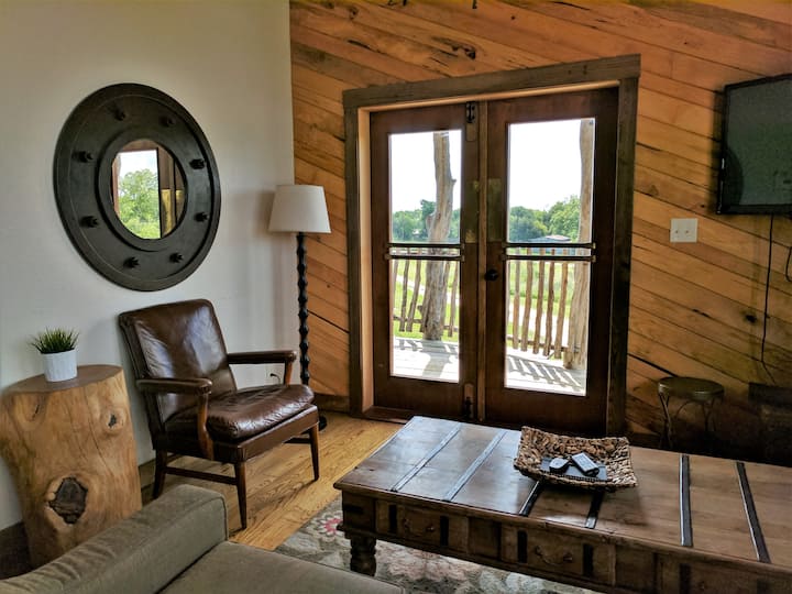 Las Palmas Tree Haus - Cloud Lane - New Braunfels, TX