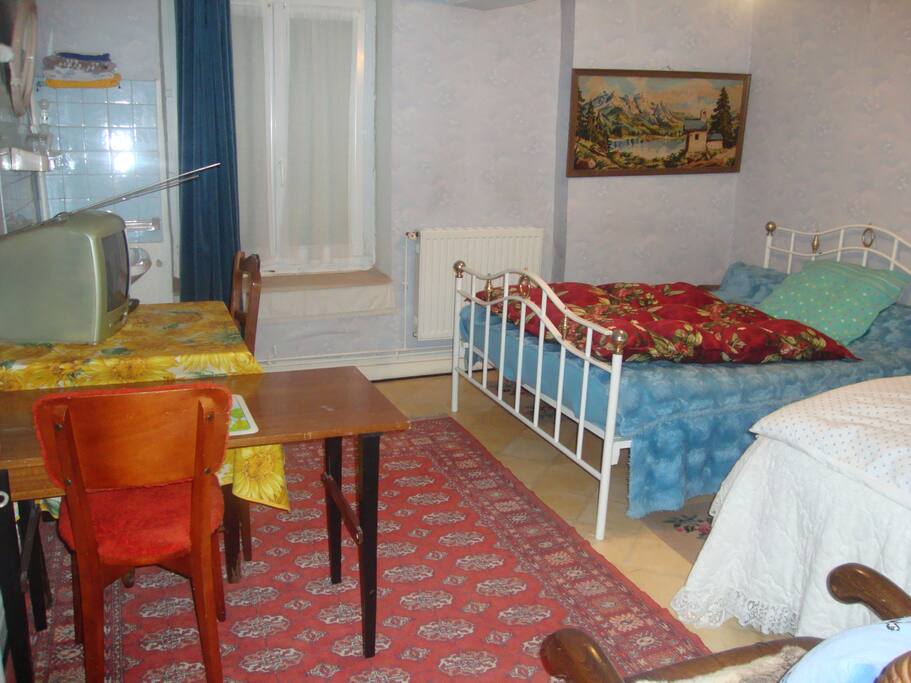 chambre 1 avec 2 grands lits