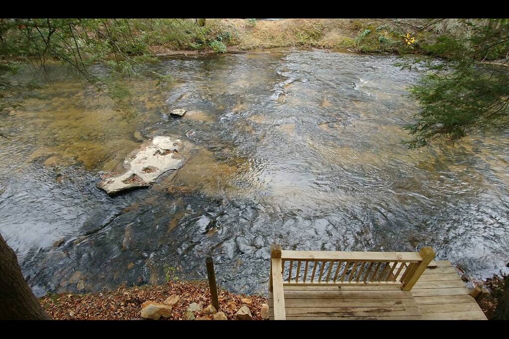 Creek front cabin Mccaysville, GA Near Blue Ridge Cabins for Rent in