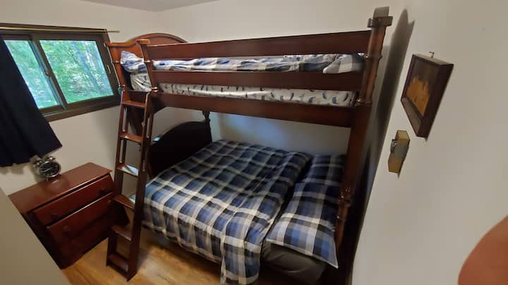 Dormitorio 2 con litera (doble e individual)