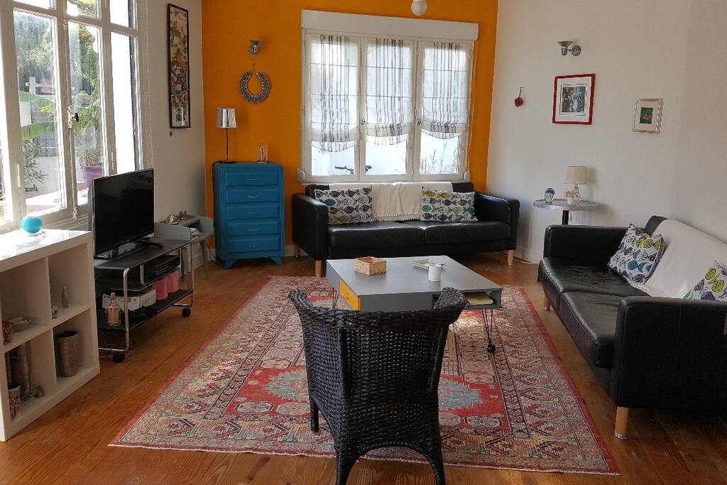 Séjour avec accès sur la terrasse extérieure