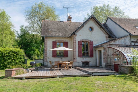 The Courtyard House of the Marais de Larchant