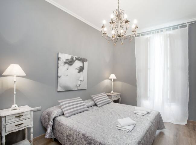 Bourgogne Bright Luxurious Apartment gallery image 5