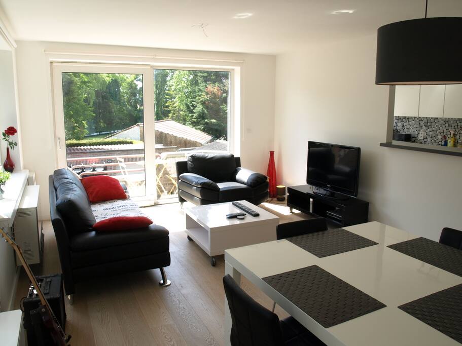 Living: Salon + eettafel.
