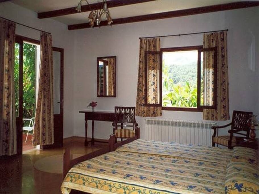 Schlafzimmer mit Balkon