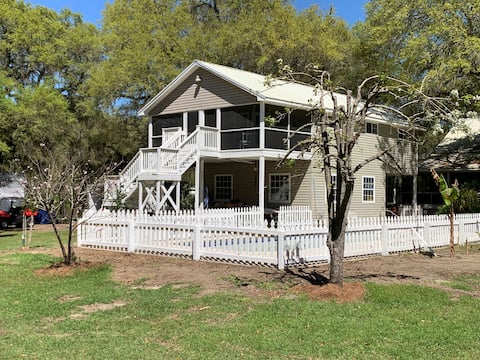 Charming  2 Bedroom 2 Bath , Private Cabana