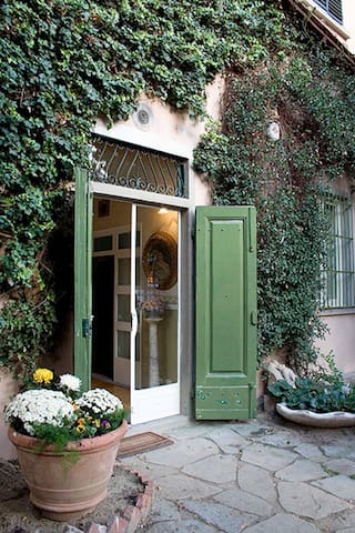 Artist atelier-Florence center