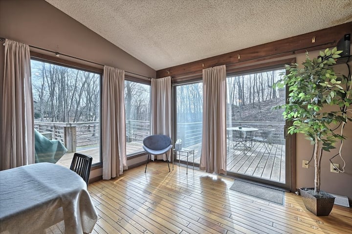 Чудесно място да наблюдавате елените от здрач до зори. 