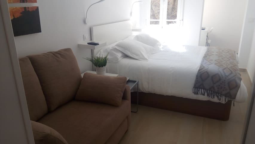Airbnb Chamartin Vacation Rentals Places To Stay Community