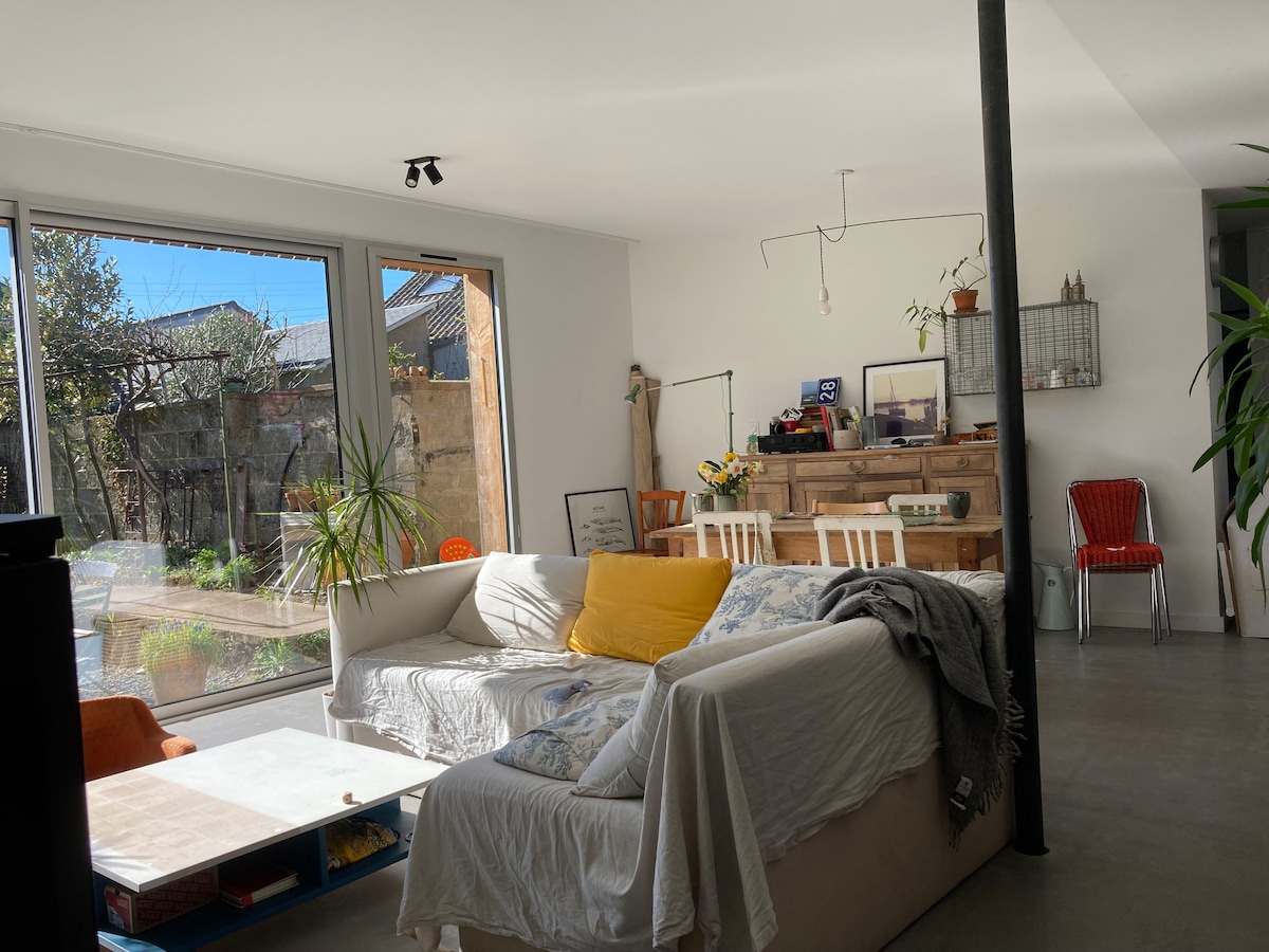 Popular Airbnb listing: Charming quiet house - easy access in Nantes