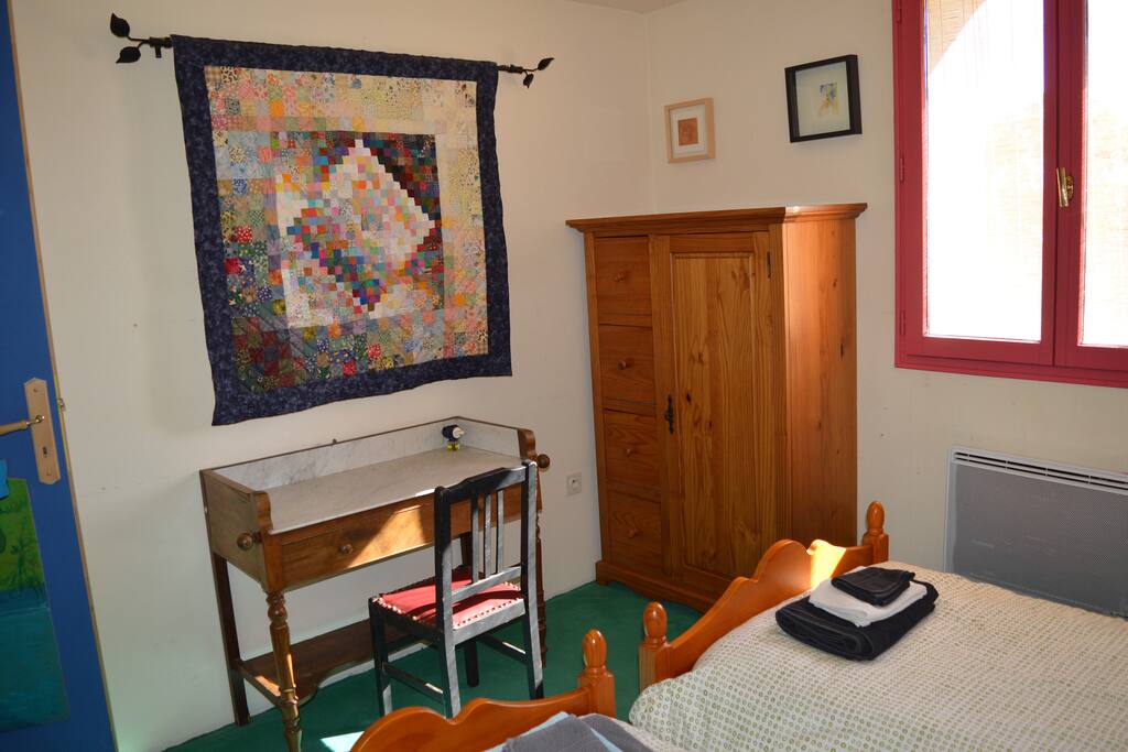 CHAMBRE COTE COUR