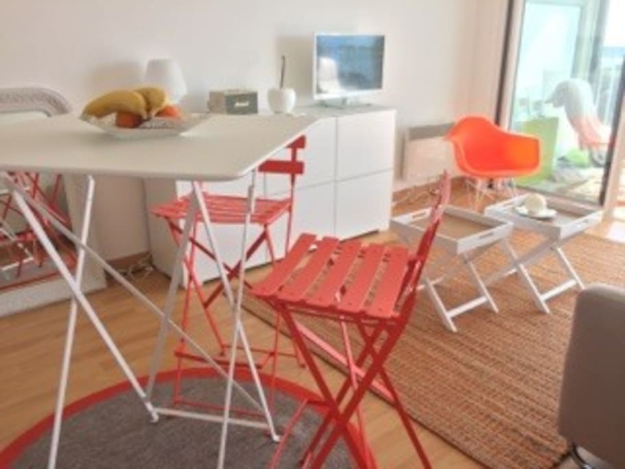 Décoration contemporaine, Teléviseur, enceinte Marshall