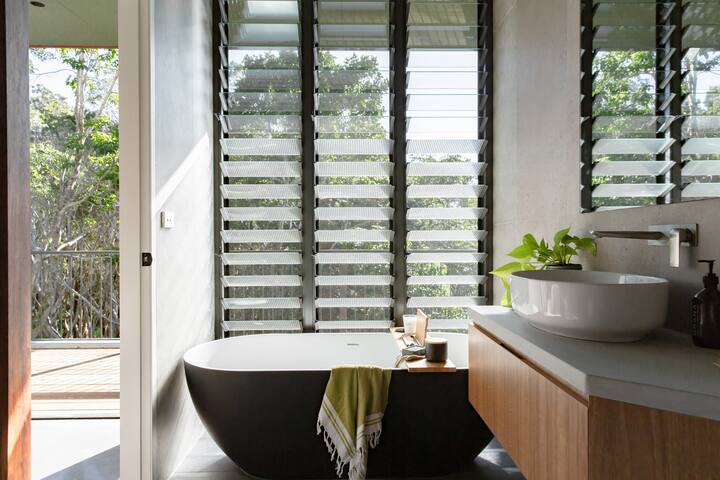 Rainforest Luxury Byron Bay, Heated Pool + Beach gallery image 4