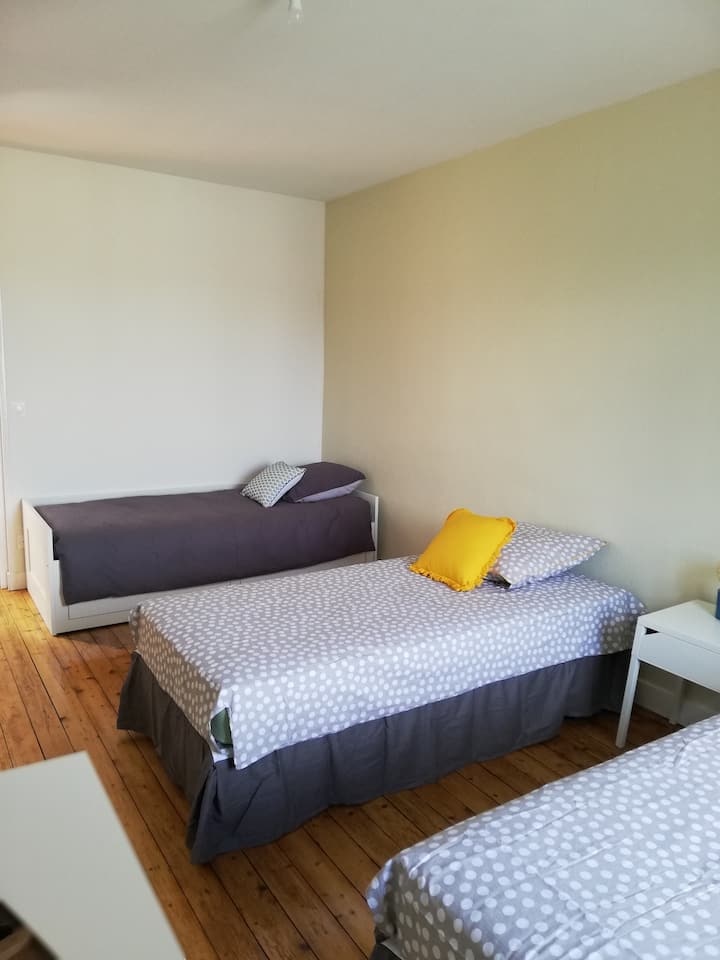 dormitorio 3 (dos camas de 90 cm y una cama nido de 2 plazas)