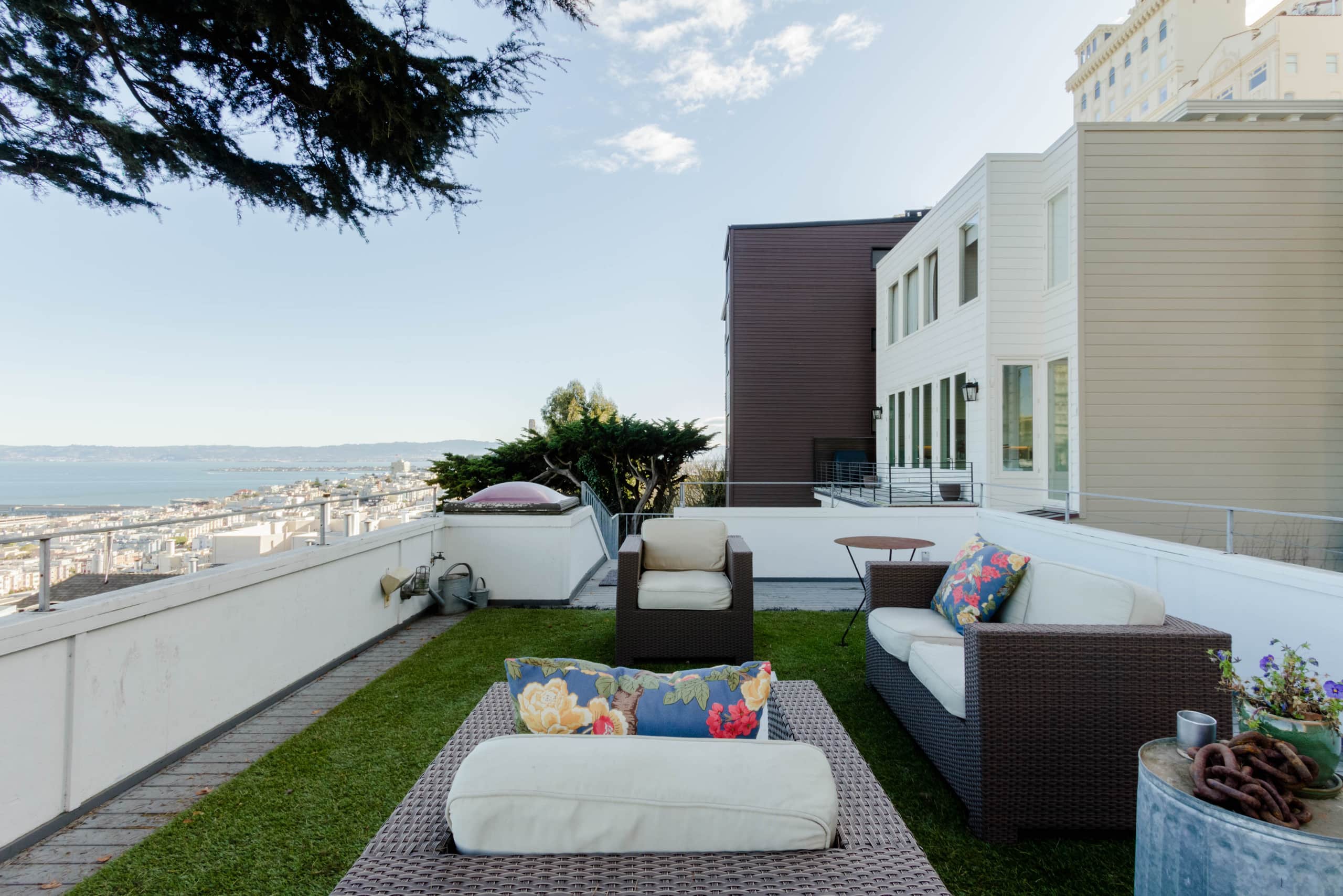Condo in San Francisco · ★4.93 · 3 bedrooms · 3 beds · 2 baths - Image 10