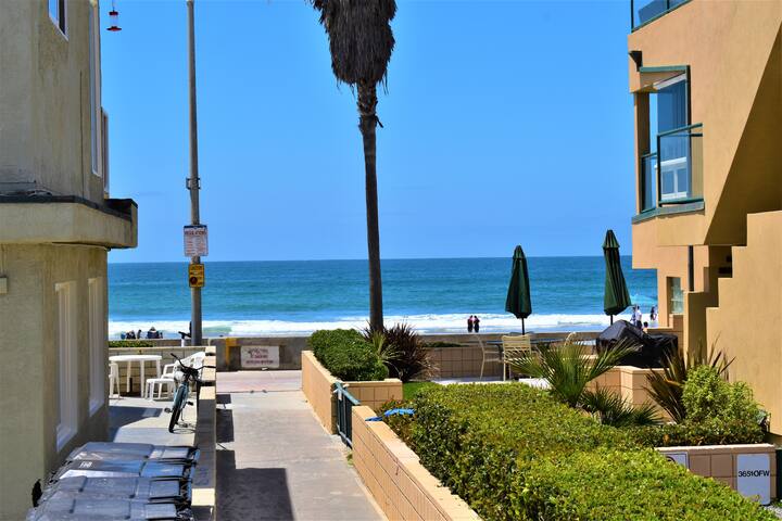 Luv Oceanside Views-1 House to Beach-2 King Beds! gallery image 4