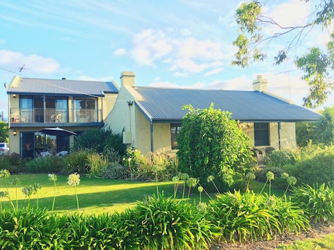 Dalton on the Lake Holiday House.