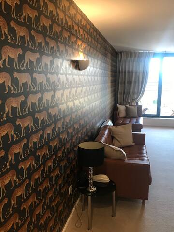 Stunning 2bed 2bath South Kensington gallery image 4