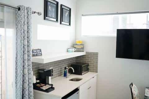 Successful Airbnb property: Brand new, Private Studio close to Downtown Austin in Riverside