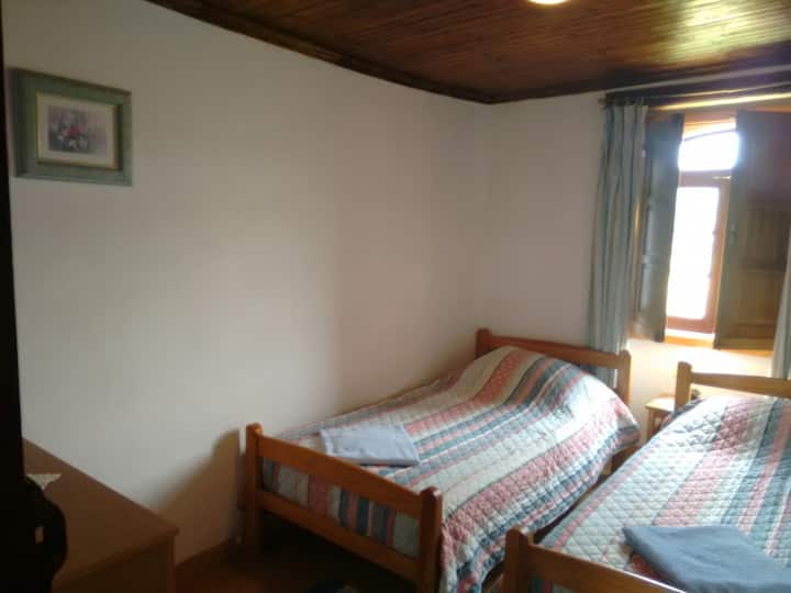 Slaapkamer 3 met luiken