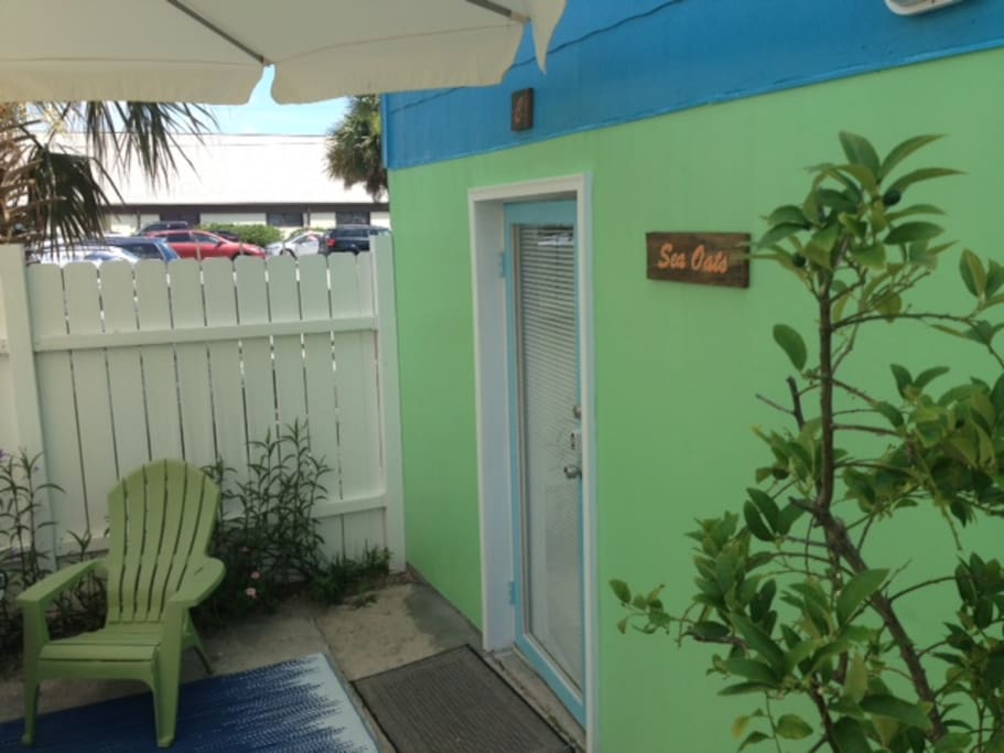 Front entrance to the Sea Oats Studio