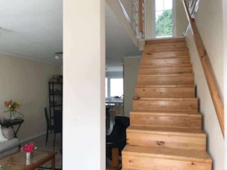 Escalera al 2o Piso