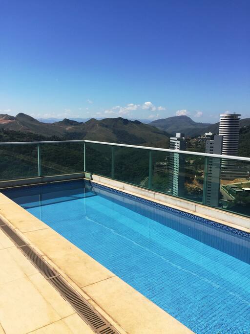 Vista das montanhas de Nova Lima e Belo Horizonte