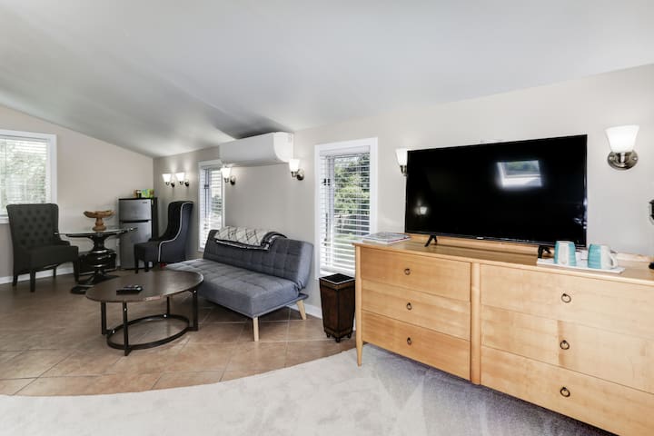 Eastport studio apartment! : )