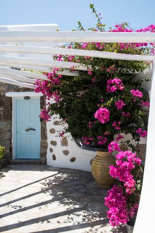 Mykonos Sea front villa with a pool gallery image 5