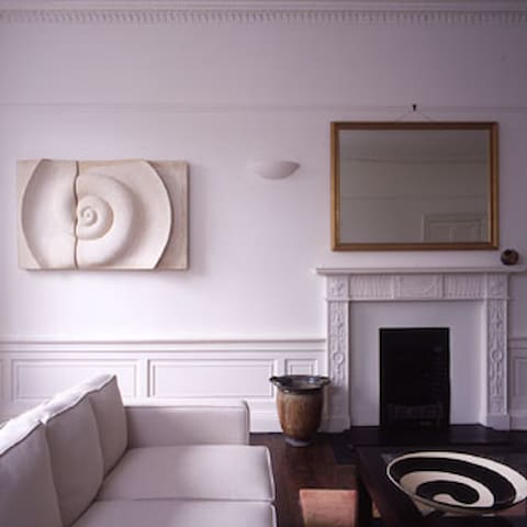 Prestigious property in the heart of the New Town