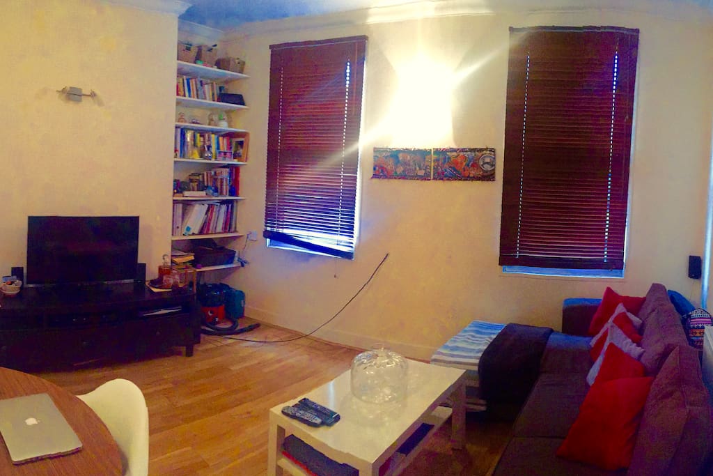 Living room / Dining table