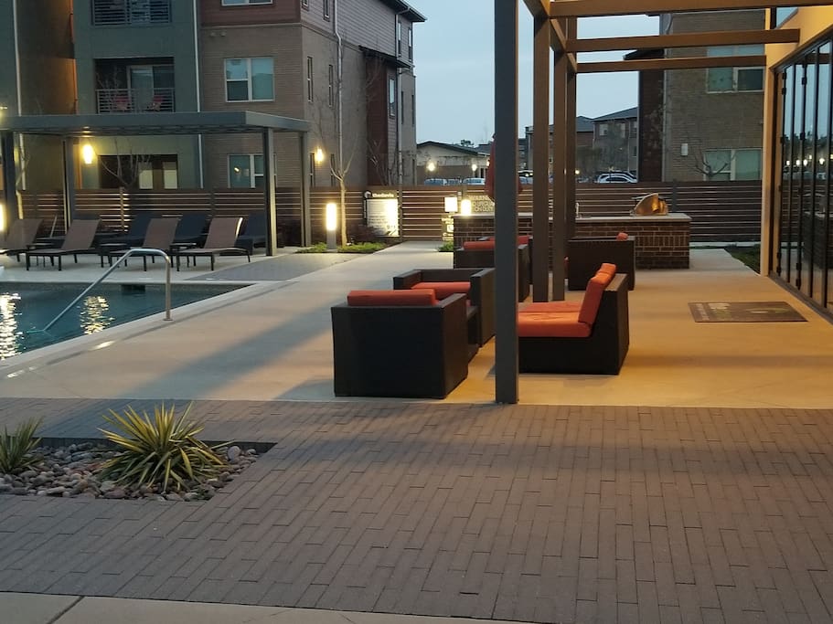 Lounge - Pool Area