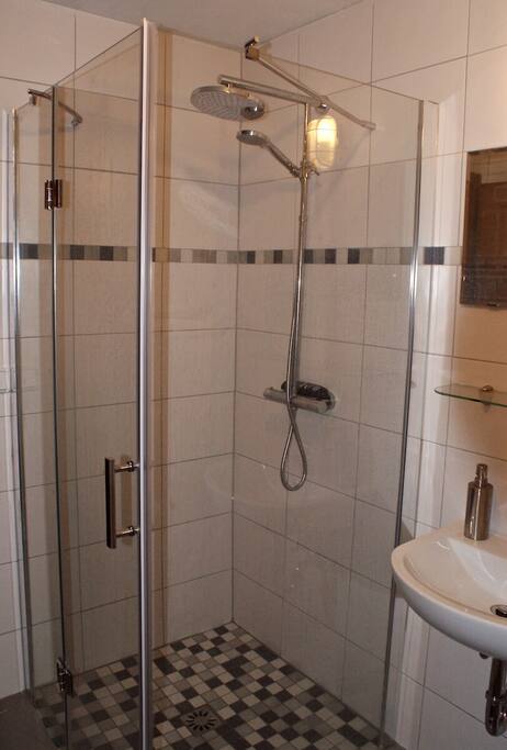 Shower apartment