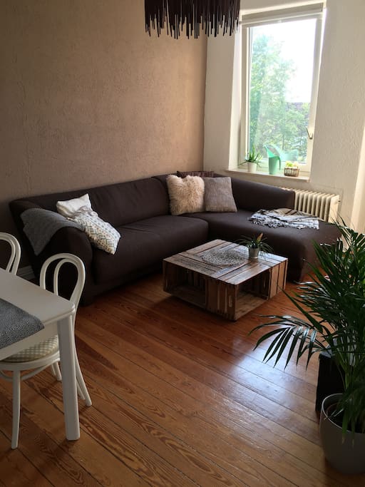 Das Wohnzimmer mit Schlafsofa