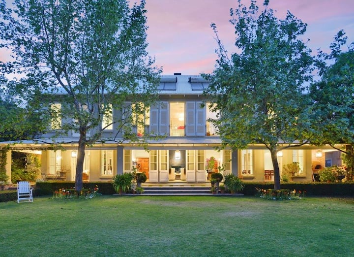 World class executive home in secure Sandhurst.